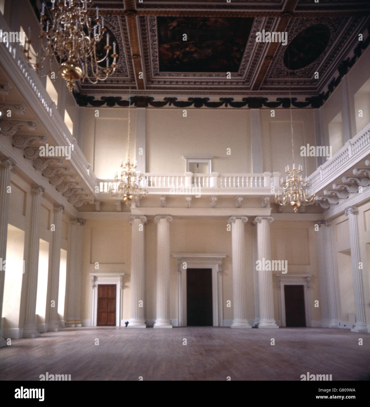 La Banqueting House restaurée à Whitehall, Londres. Construite par Inigo Jones entre 1619 et 1622 et avec des panneaux de plafond peints par Rubens, la Banqueting House est la seule partie importante du palais Whitehall qui a échappé au feu de 1698. Il est maintenant rouvert au public. Banque D'Images La Banqueting House restaurée à Whitehall, Londres. Construite par Inigo Jones entre 1619 et 1622 et avec des panneaux de plafond peints par Rubens, la Banqueting House est la seule partie importante du palais Whitehall qui a échappé au feu de 1698. Il est maintenant rouvert au public. Banque D'Images