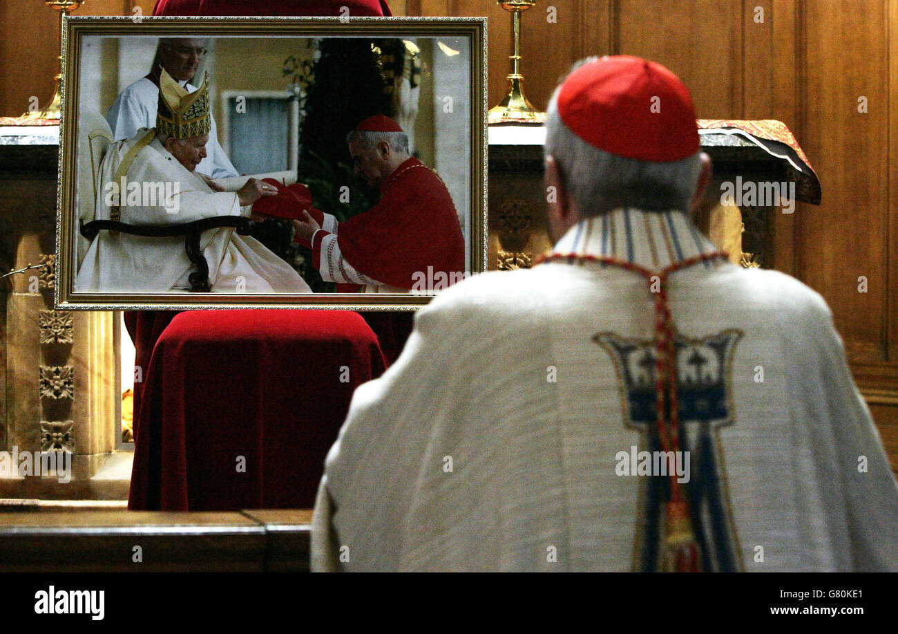 Religion - Le cardinal Keith O'Brien - Autel Saint Andrew's - St Mary's Roman Catholic Cathedral, Édimbourg Banque D'Images