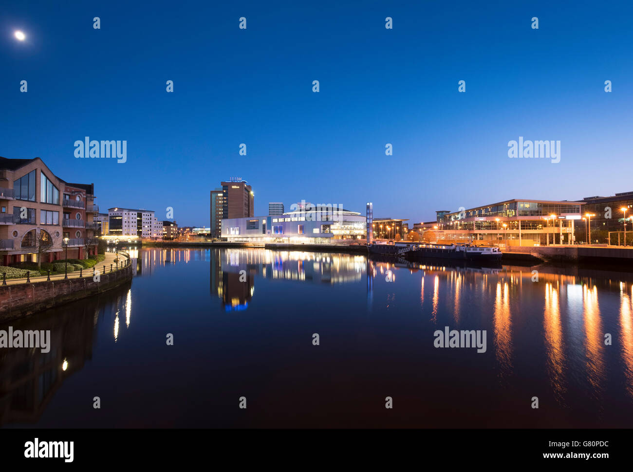 Crépuscule Waterfront Hall Belfast, en Irlande du Nord Banque D'Images