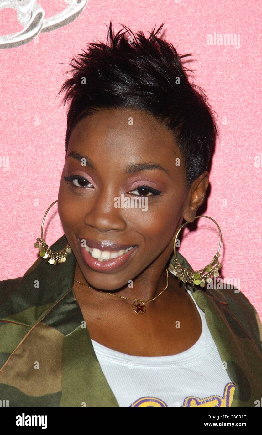 MTV TRL - Total Request Live Show - Leicester Square Studios. Chanteur Estelle. Banque D'Images