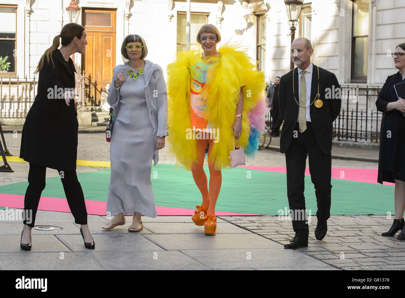 (l-r) Philippa Perry, Grayson Perry et Christopher le Brun assistent à la Royal Academy Summer Preview Party, à la Royal Academy of Arts de Londres Banque D'Images