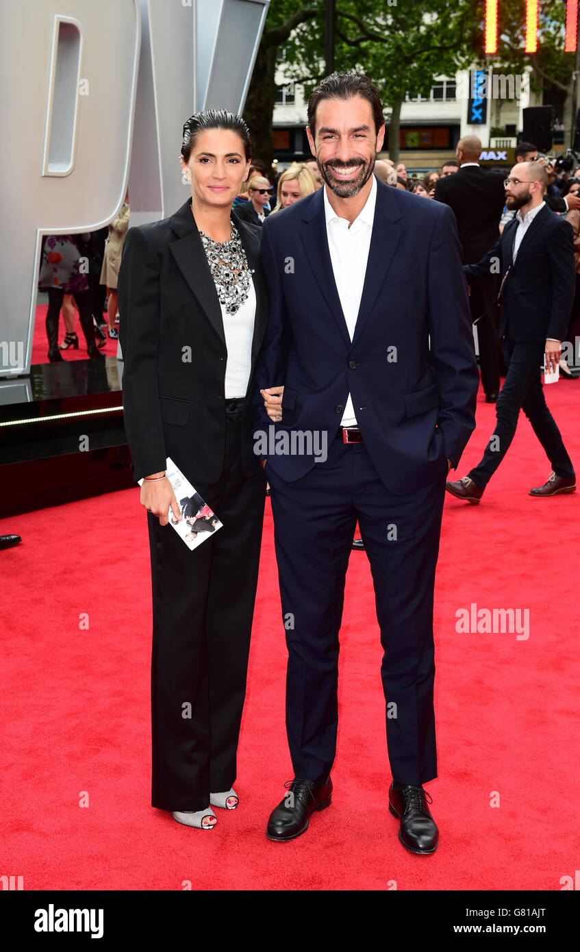 Robert pires et Jessica Lemarie assistent à la première européenne de Spy à l'Odeon Leicester Square, Londres. APPUYEZ SUR ASSOCIATION photo. Date de la photo: Mercredi 27 mai 2015. Le crédit photo devrait se lire comme suit : Ian West/PA Wire Banque D'Images