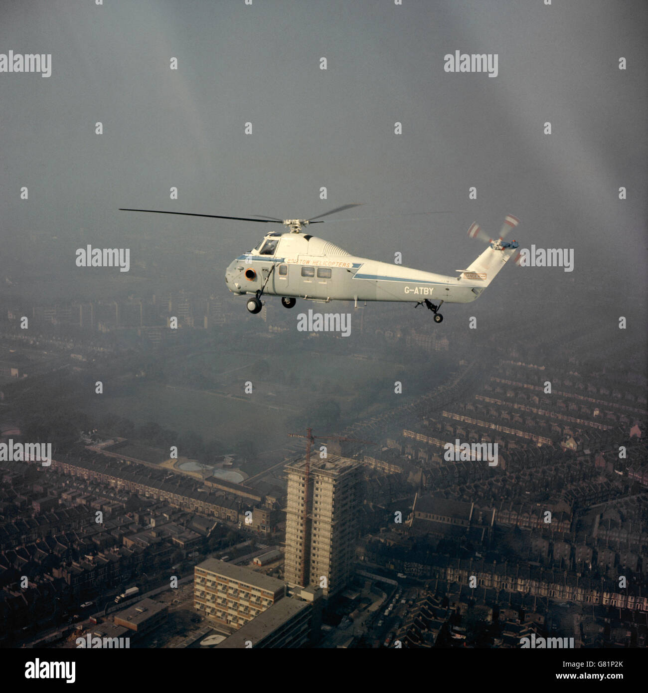 Image du nouvel hélicoptère Westland « Wessex 60 » volant au-dessus de Londres, lorsqu'il a été démontré après une cérémonie de remise à Bristow Helicopters. Banque D'Images