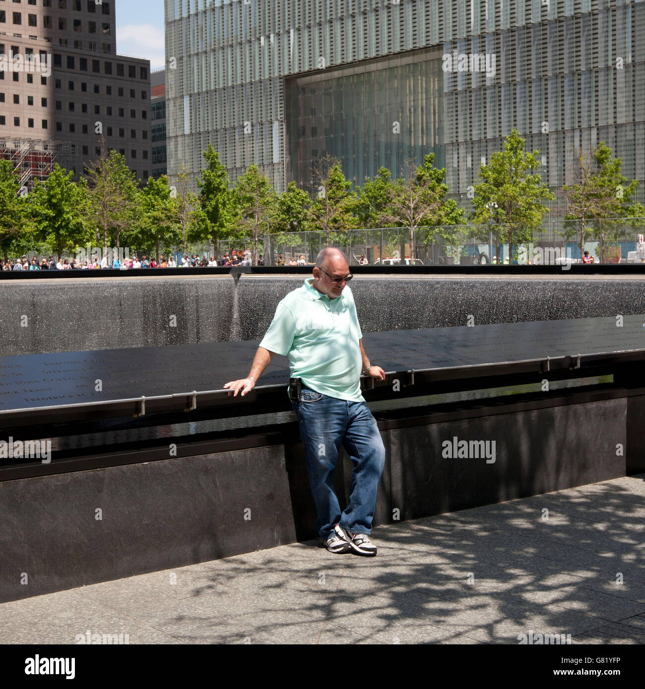 30 mai 2014, United States, New York. Les visiteurs du Mémorial du 11 septembre. Photographe : David Brabyn Banque D'Images