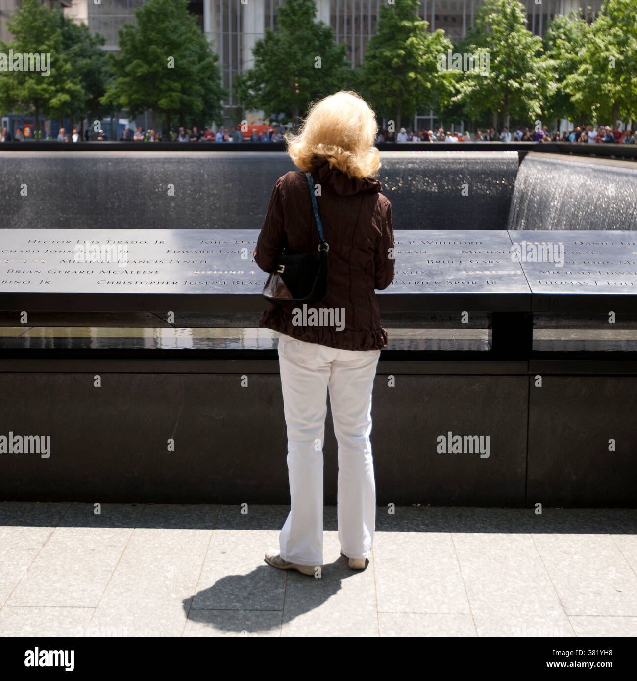 30 mai 2014, United States, New York. Les visiteurs du Mémorial du 11 septembre. Photographe : David Brabyn Banque D'Images