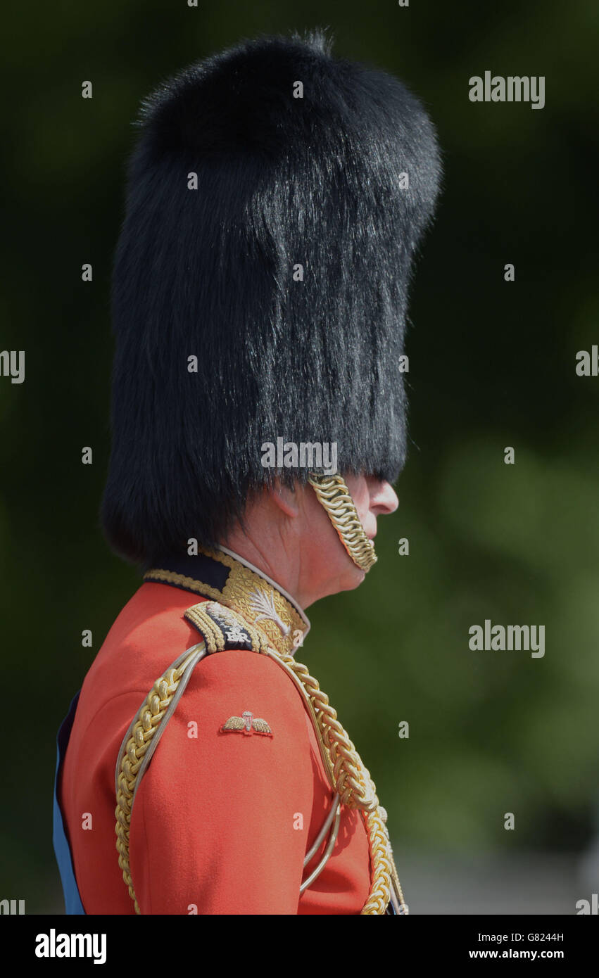 Le prince de Galles, colonel des gardes gallois, dirige les gardes gallois pendant la procession de la revue du colonel de Buckingham Palace à Horse Guards Parade à Londres, avant le Trooping the Color de la semaine prochaine, le défilé annuel de la Reine pour l'anniversaire. Banque D'Images