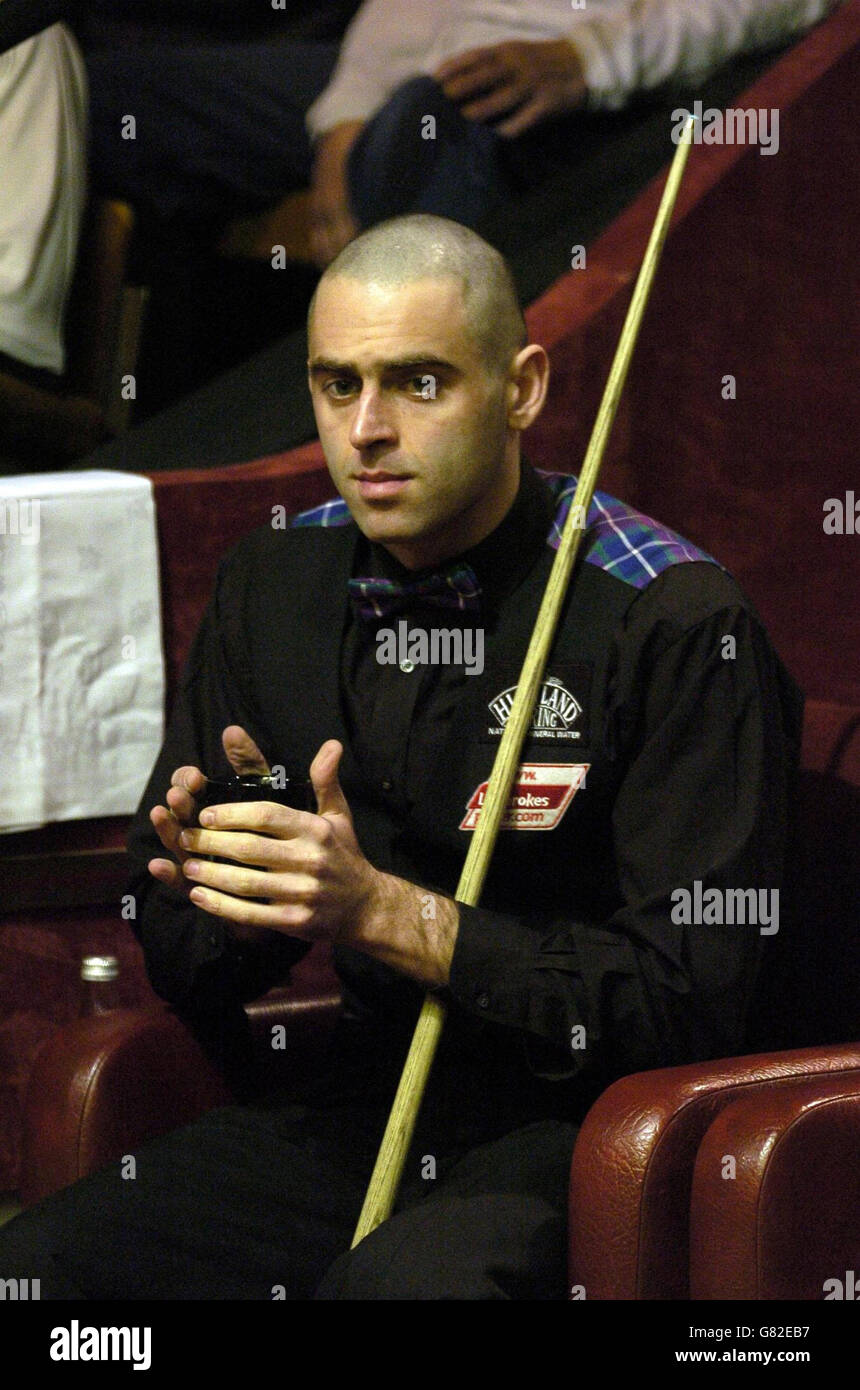 Snooker - Championnat du Monde 2005 de l'ambassade - Deuxième tour - Ronnie O'Sullivan v Allister Carter - Le Creuset Banque D'Images