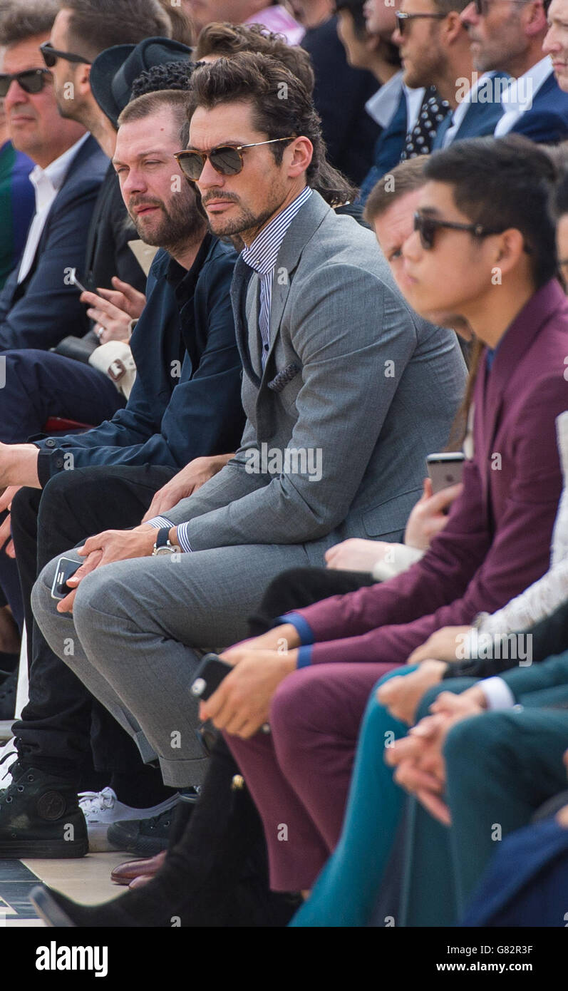 David Gandy (au centre) au premier rang lors du spectacle de la passerelle Burberry Prorsum à Kensington Gardens, Londres, qui fait partie des collections de Londres du British Fashion Council : Men 2015. Banque D'Images