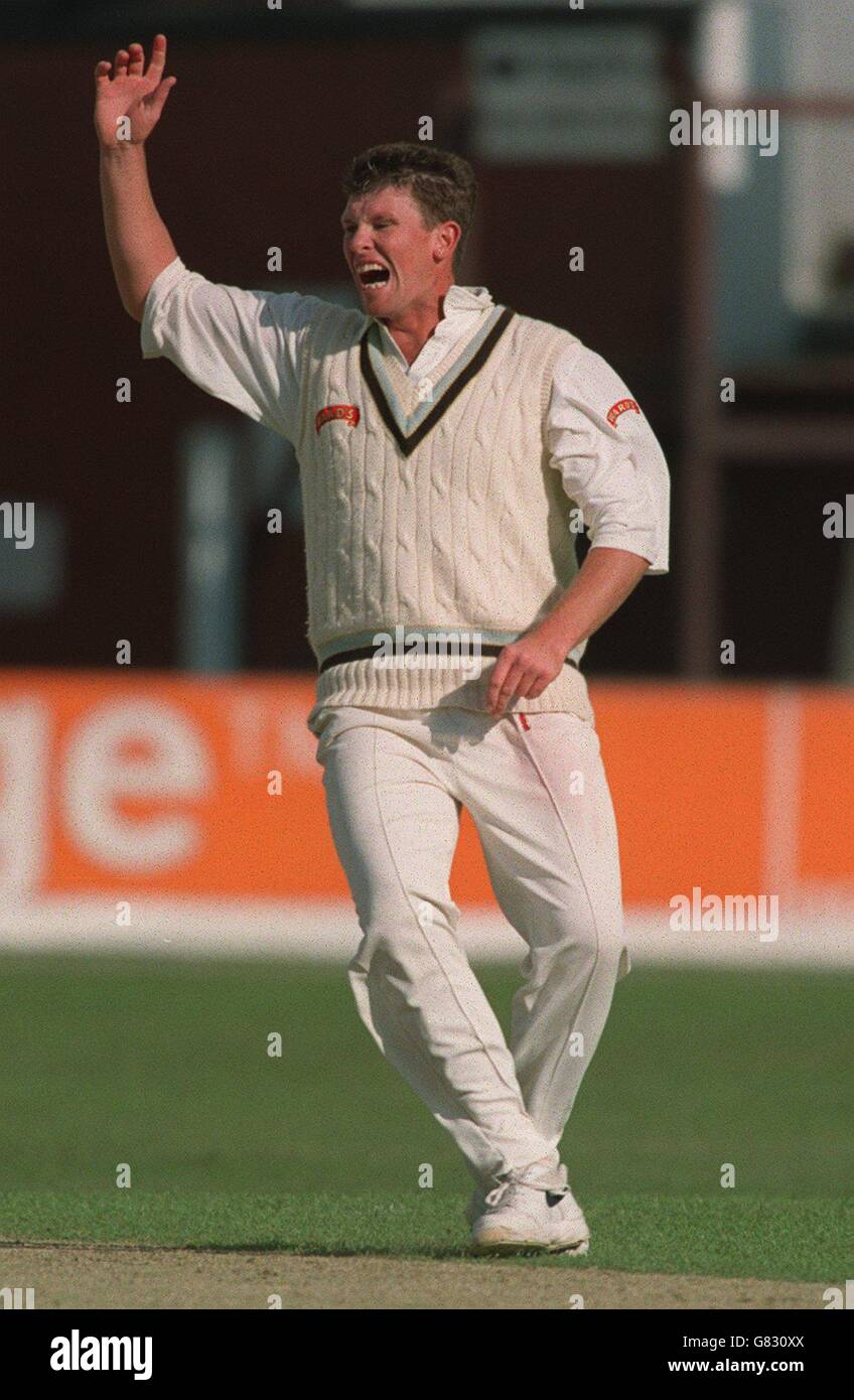 Cricket - coupe Benson and Hedges 1997 - Derbyshire et Warwickshire.Vince Clarke, Derbyshire Banque D'Images