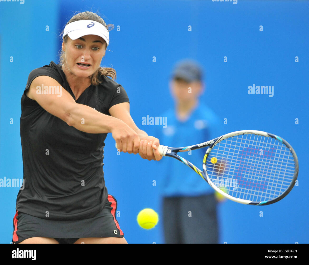 Monica Niculescu pendant son match contre Agnieszka Radwanska pendant la journée Sept des 2015 Aegon Open Nottingham Banque D'Images