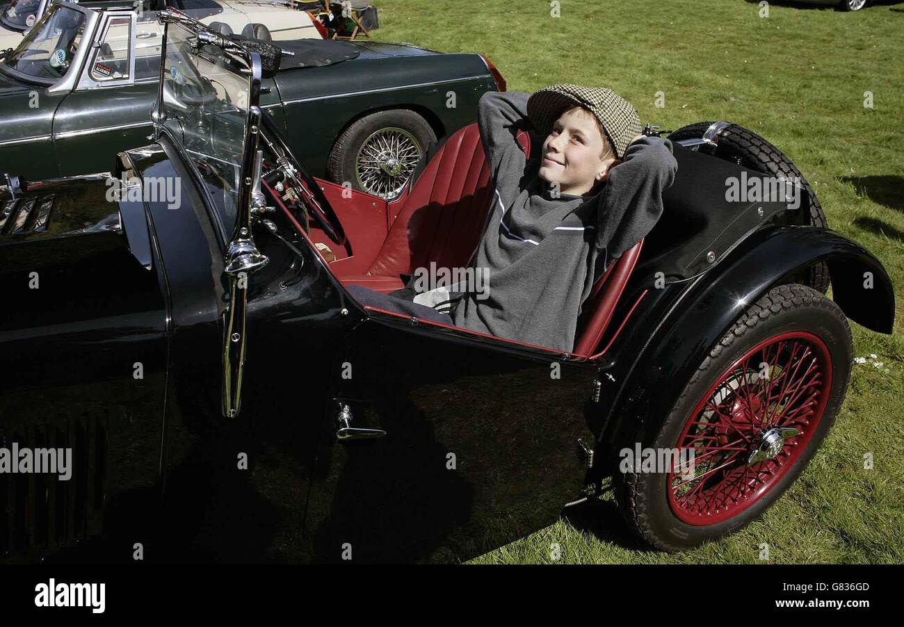 MG Car Club du sud-est rencontre - Arundel Castle Banque D'Images