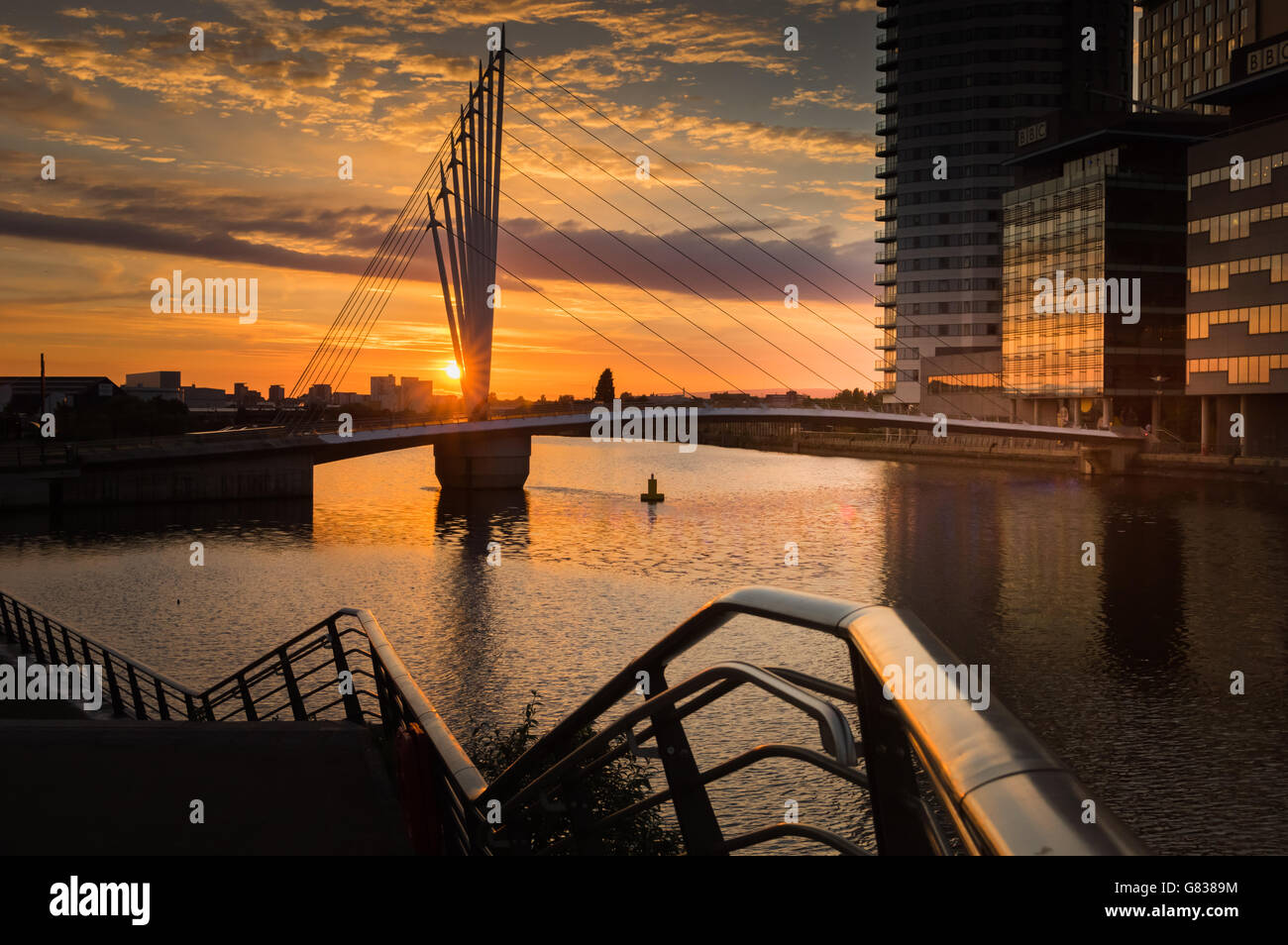 Media City, Salford, Greater Manchester au coucher du soleil Banque D'Images