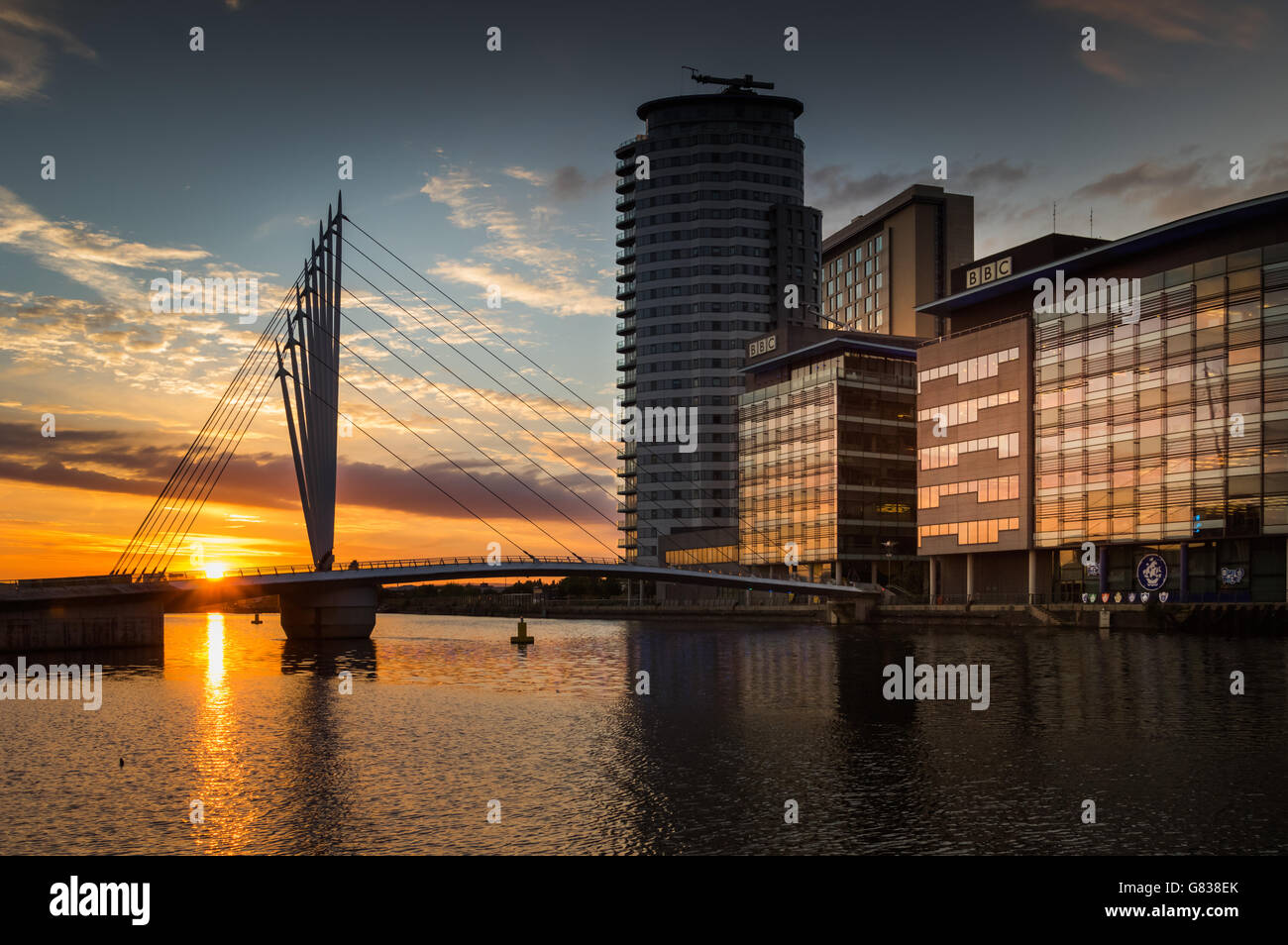 Media City, Salford, Greater Manchester au coucher du soleil Banque D'Images
