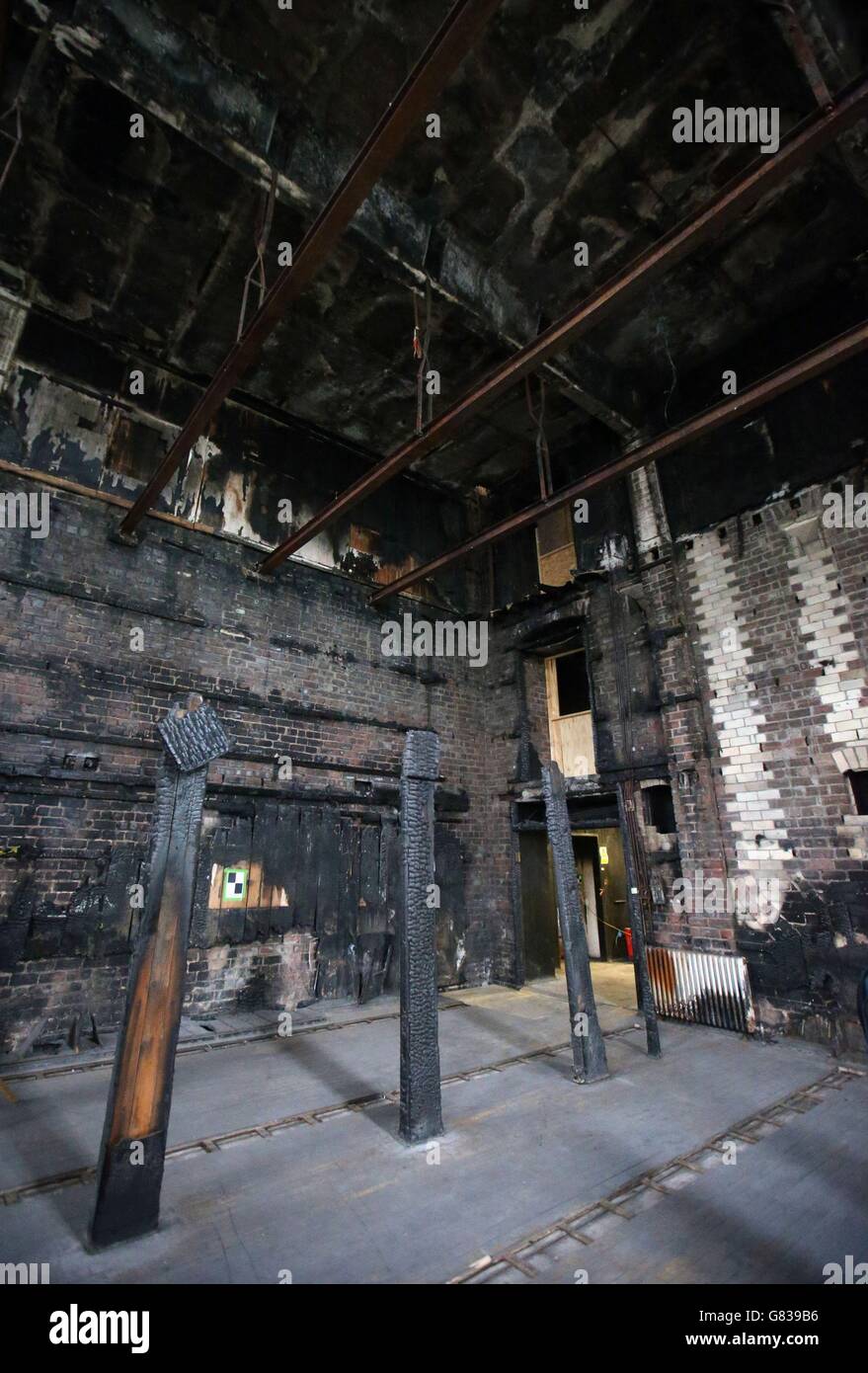 La bibliothèque brûlée de l'école d'art de Glasgow avant la visite du duc de Rothesay après que le bâtiment historique de Mackintosh ait été endommagé par un incendie l'année dernière. Banque D'Images