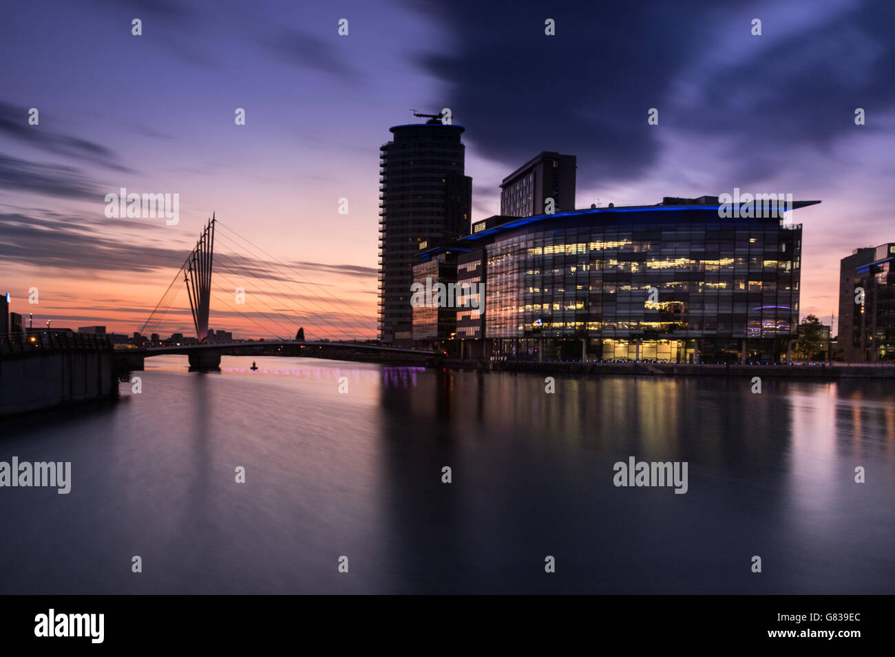 Media City, Salford, Greater Manchester au coucher du soleil Banque D'Images