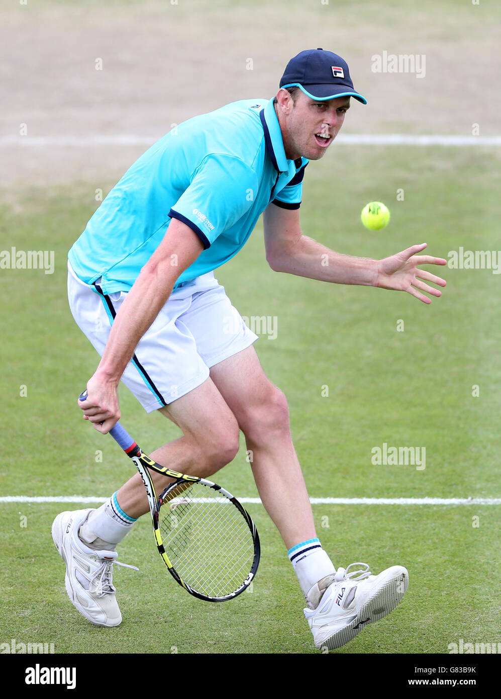 Sam Querrey des États-Unis en action contre l'Ukraine Alexandre Dolgopolov pendant Cinquième jour de l'ATP Aegon 2015 ouvert à Nottingham Centre de tennis Banque D'Images