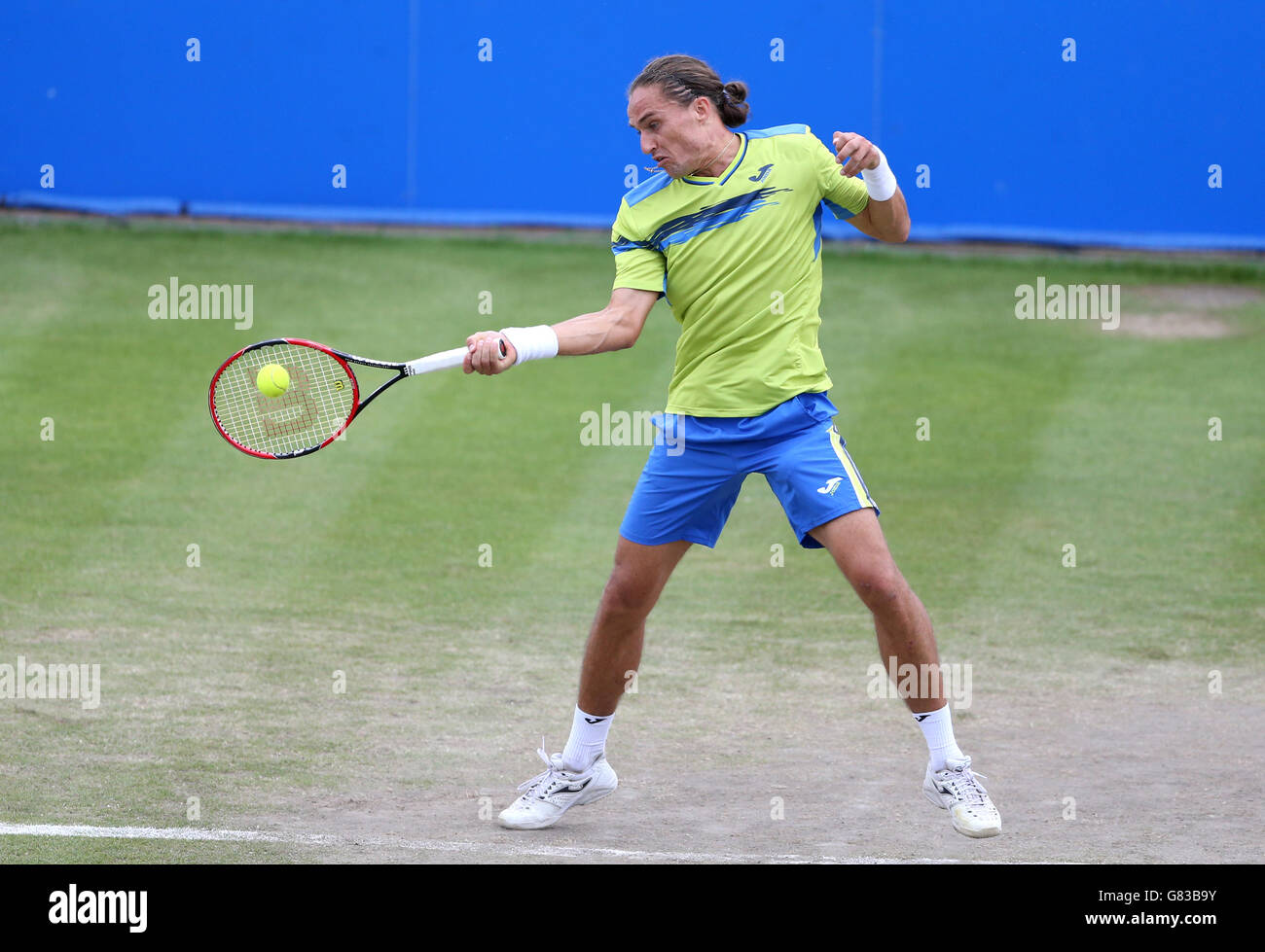 Alexandre Dolgopolov en Ukraine en action contre Sam Querrey des États-Unis pendant Cinquième jour de l'ATP Aegon 2015 ouvert à Nottingham Centre de tennis Banque D'Images