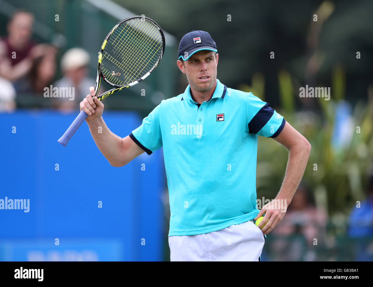 Sam Querrey des États-Unis pendant son match contre Alexandror Dolgopolov de l'Ukraine Pendant le cinquième jour de l'ATP Aegon 2015 ouvert à Centre de tennis de Nottingham Banque D'Images