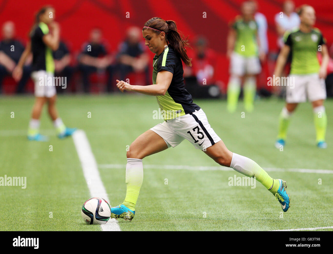 États-Unis Alex Morgan se réchauffe avant le match final de la coupe du monde des femmes de la FIFA, Canada 2015 entre les États-Unis et le Japon au stade BC place à Vancouver, Canada. Banque D'Images