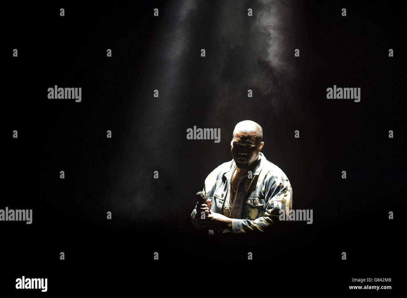 Festival de Glastonbury 2015 - 2e jour.Kanye West qui se déroule sur la Pyramide Stage au Glastonbury Festival, à la ferme de Suworthy Farm, dans le Somerset. Banque D'Images