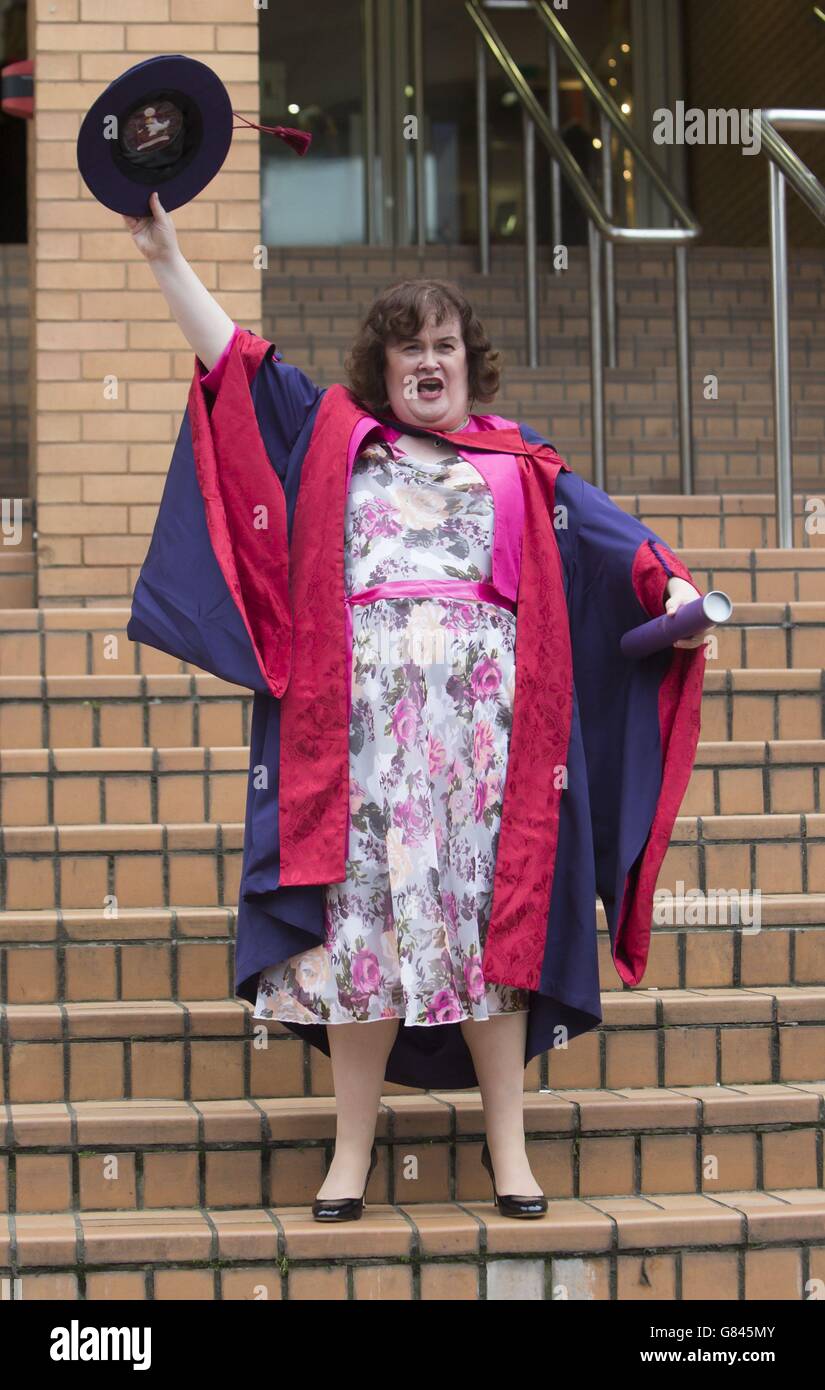 Susan Boyle reçoit un doctorat honorifique du Royal Conservatoire d'Écosse à Glasgow pour sa contribution à l'industrie musicale. Banque D'Images