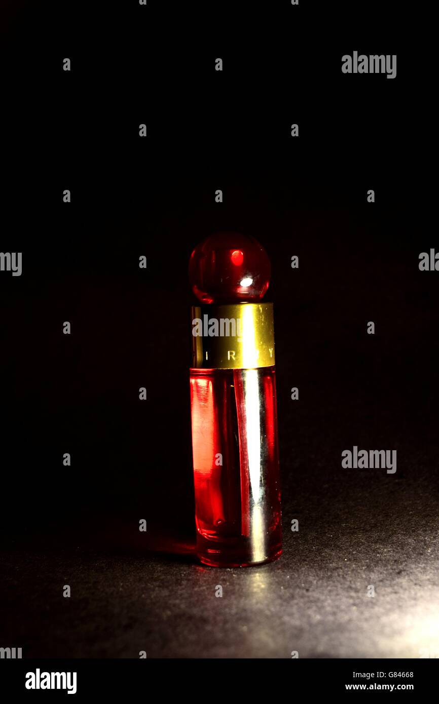 Art, beauté, corps, bottel, bouteille, care, clip, clip-art, libre, container, cosmétique, crème, eau de toilette, vide, femme, fuc Banque D'Images