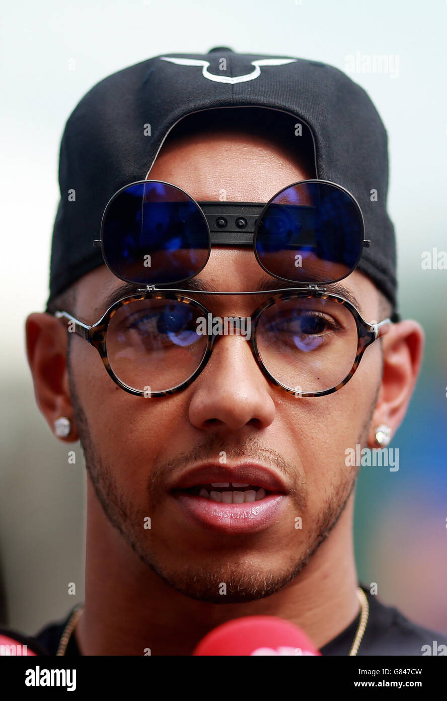 Mercedes Lewis Hamilton pendant la journée Paddock du Grand Prix britannique 2015 au circuit Silverstone, à Towcester. Banque D'Images