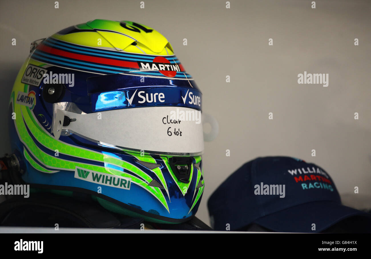 Courses automobiles - Championnat du monde de Formule 1 - Grand Prix 2015 de Grande-Bretagne - Journée de pratique - circuit Silverstone.Casque de Williams Felipe Massa pendant la journée d'entraînement pour le Grand Prix britannique 2015 au circuit de Silverstone, à Towcester. Banque D'Images