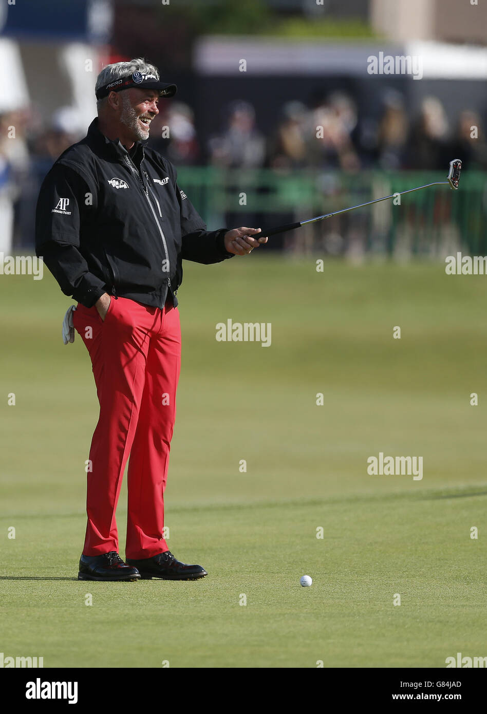 Darren Clarke, en Irlande du Nord, sur le 1er fairway lors du Champions Challenge à St Andrews, Fife. Banque D'Images