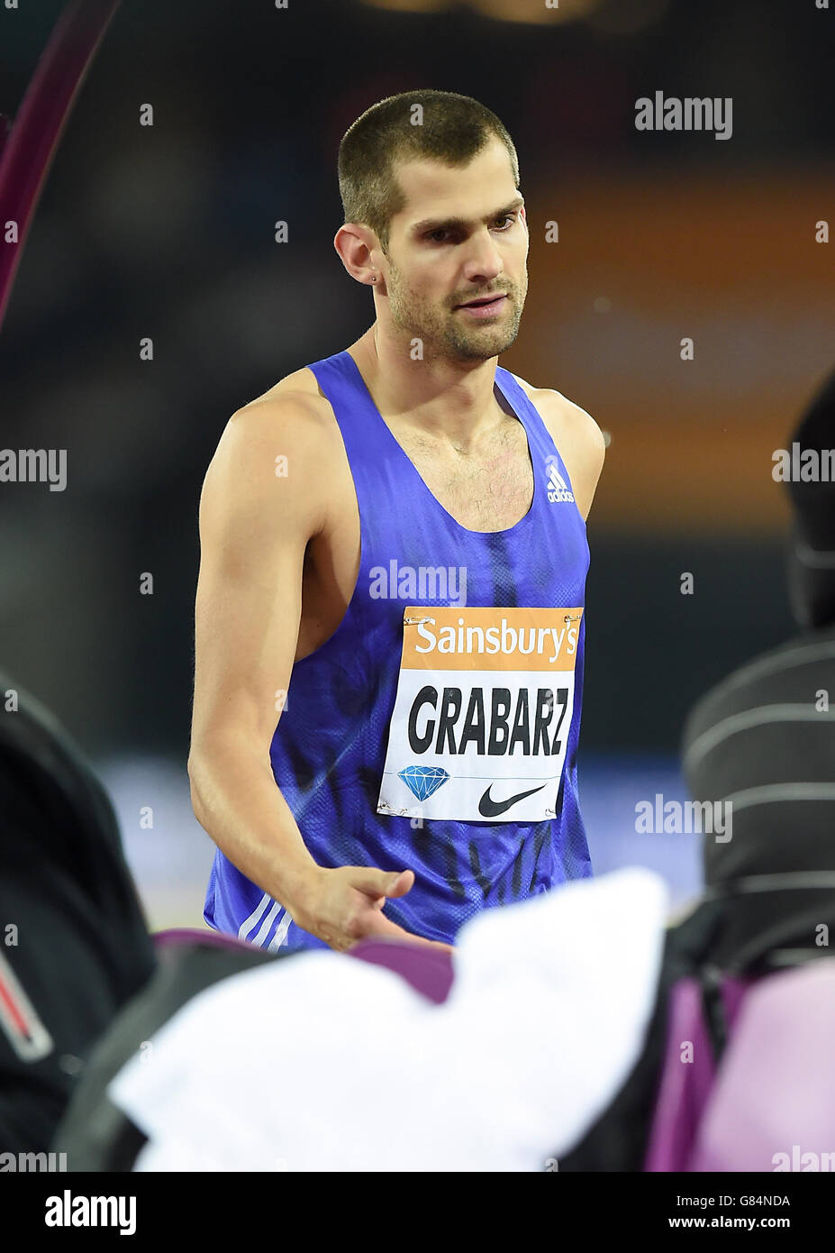 Robbie Grabarz, en Grande-Bretagne, dans le saut masculin pendant la première journée des Jeux d'anniversaire de Sainsbury au stade du parc olympique Queen Elizabeth, Londres. Banque D'Images