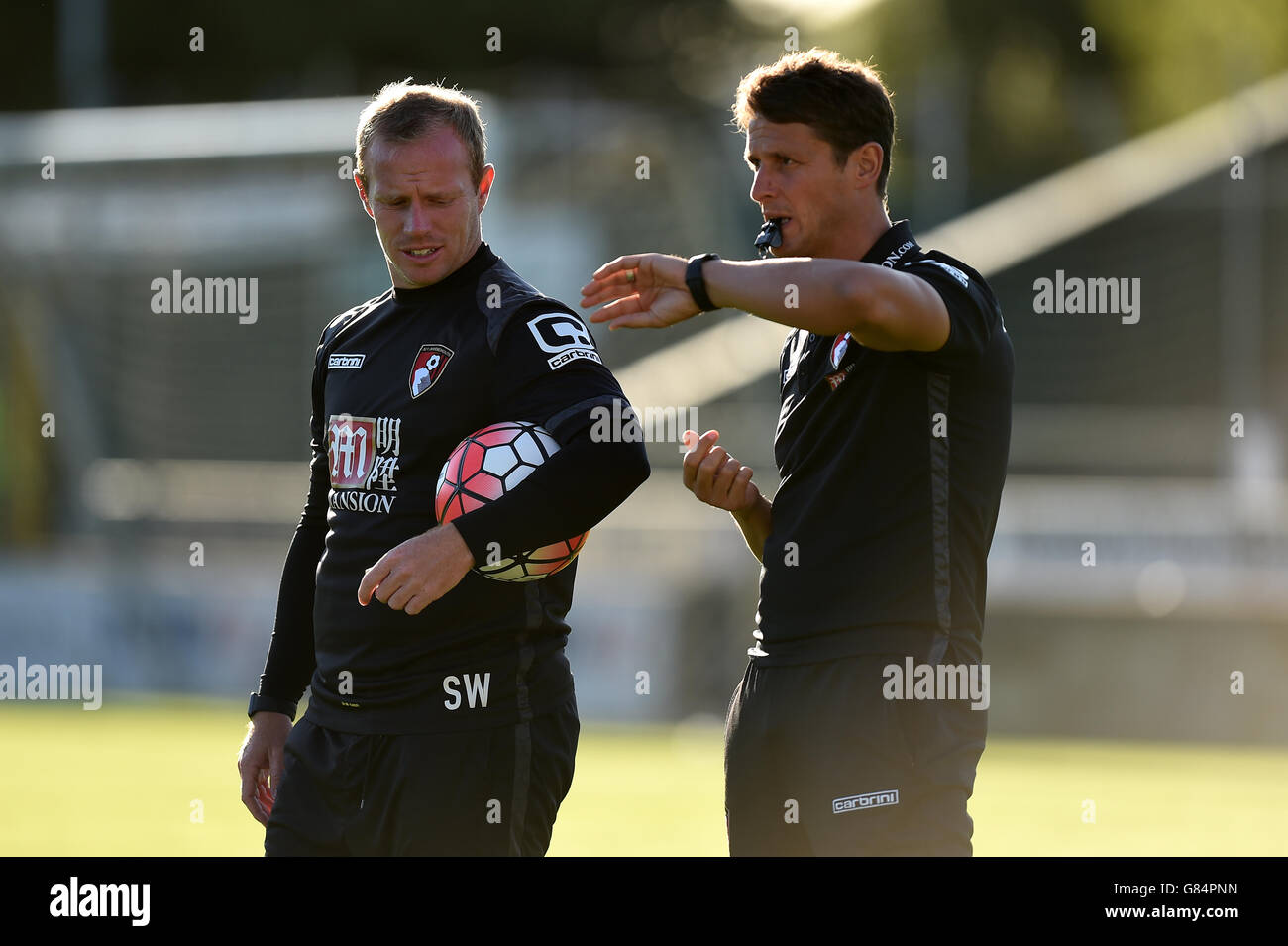 Jason Tindall (à droite), directeur adjoint de l'AFC Bournemouth et première équipe Coach Simon Weatherstone Banque D'Images