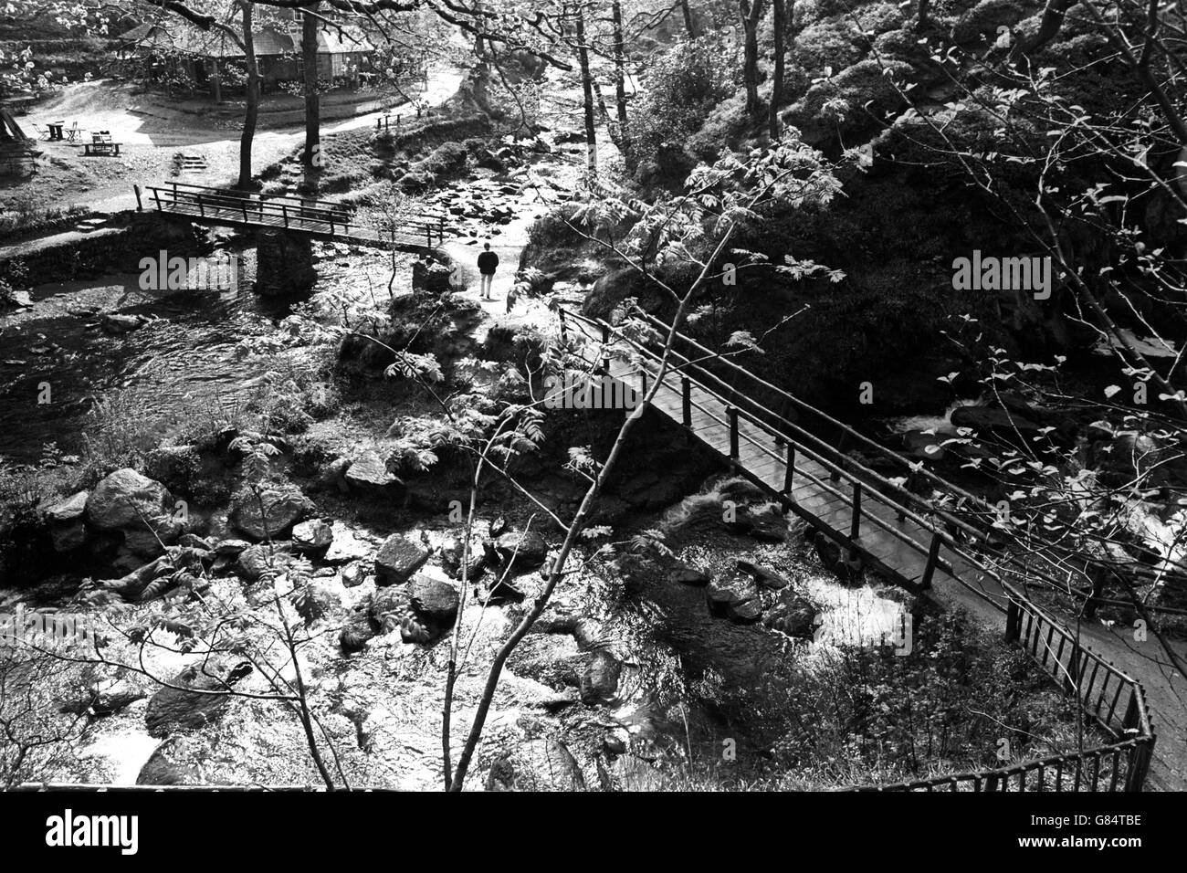 Bâtiments et monuments - Watershet - Dorset.L'été scintillez à Watershet, un endroit romantique de beauté près des rivières East Lyn et West Lyn à North Devon. Banque D'Images