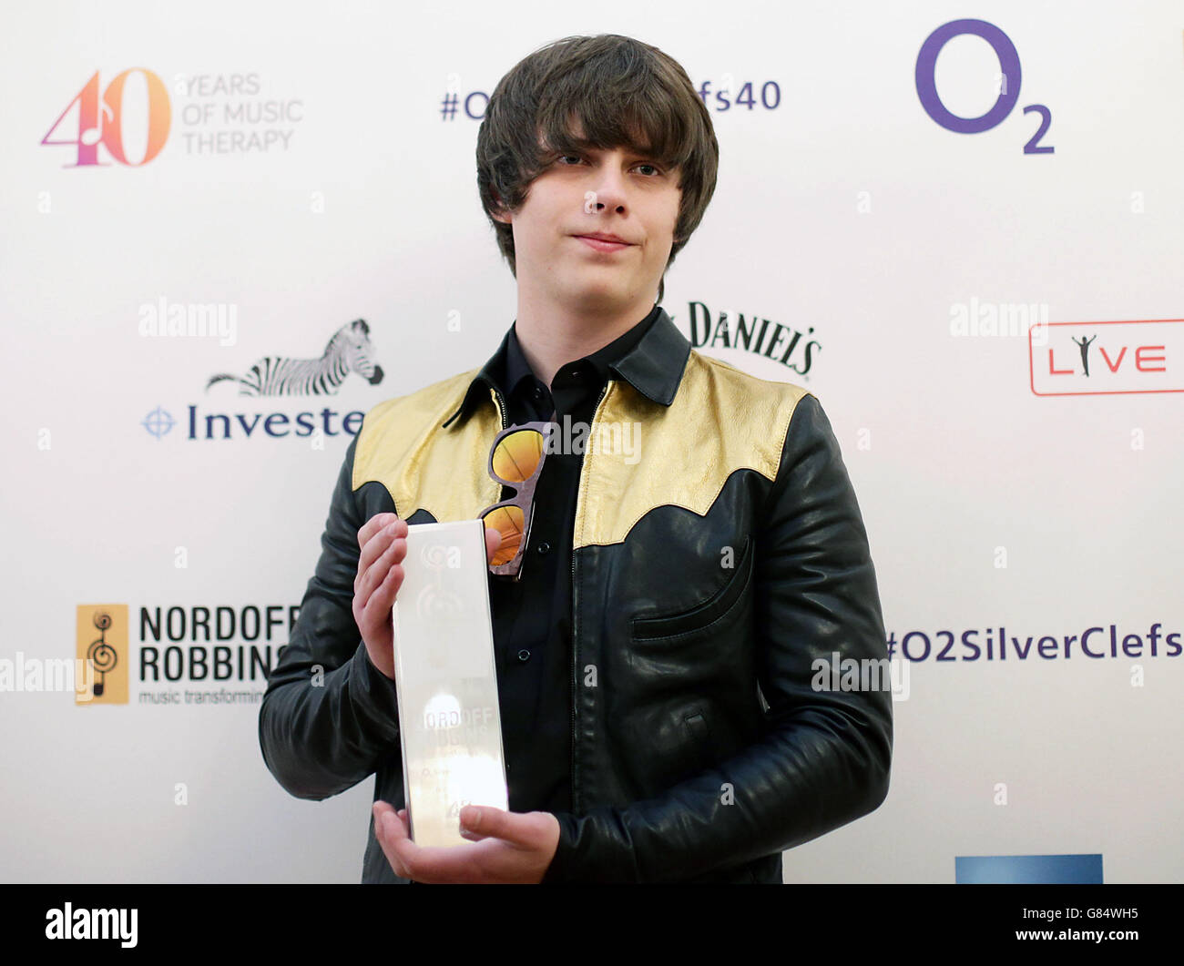 Jake Bugg avec le prix AEG Live Best Male dans la salle de presse lors des prix Nordt Robbins O2 Silver Clef Awards 2015 qui se sont tenus à Grosvenor House, Park Lane, Londres. APPUYEZ SUR ASSOCIATION photo. Date de la photo : vendredi 03 juillet 2015. Le crédit photo devrait se lire: Yui Mok/PA Wire Banque D'Images