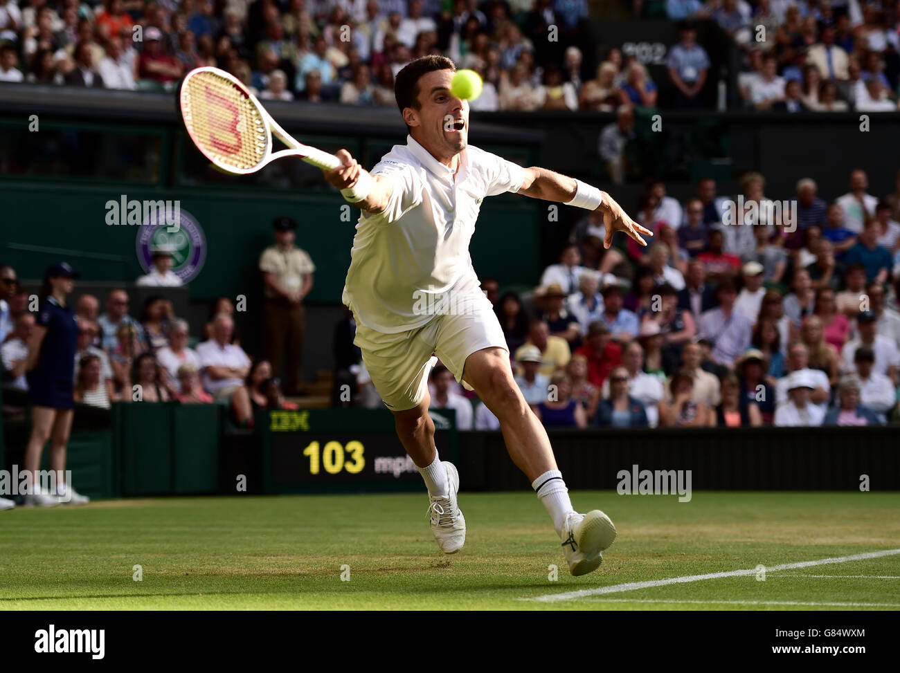Roberto Bautista Agut lors de son match contre Roger Federer lors du septième jour des championnats de Wimbledon au All England Lawn tennis and Croquet Club, Wimbledon. Banque D'Images