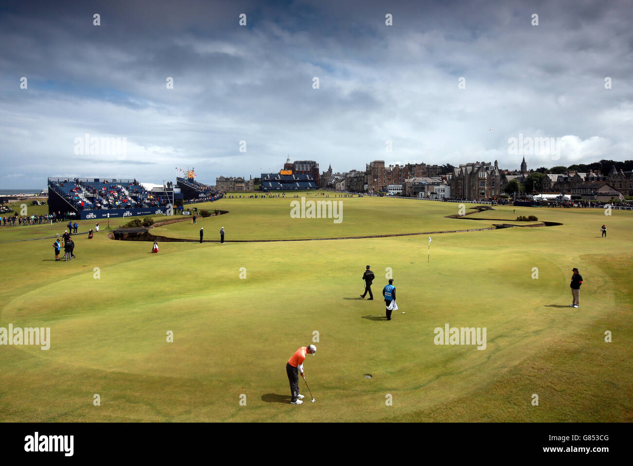 Golf - le championnat ouvert 2015 - quatrième jour de pratique - St Andrews.Une vue générale du jeu lors d'une journée d'entraînement avant le Championnat ouvert 2015 à St Andrews, Fife. Banque D'Images