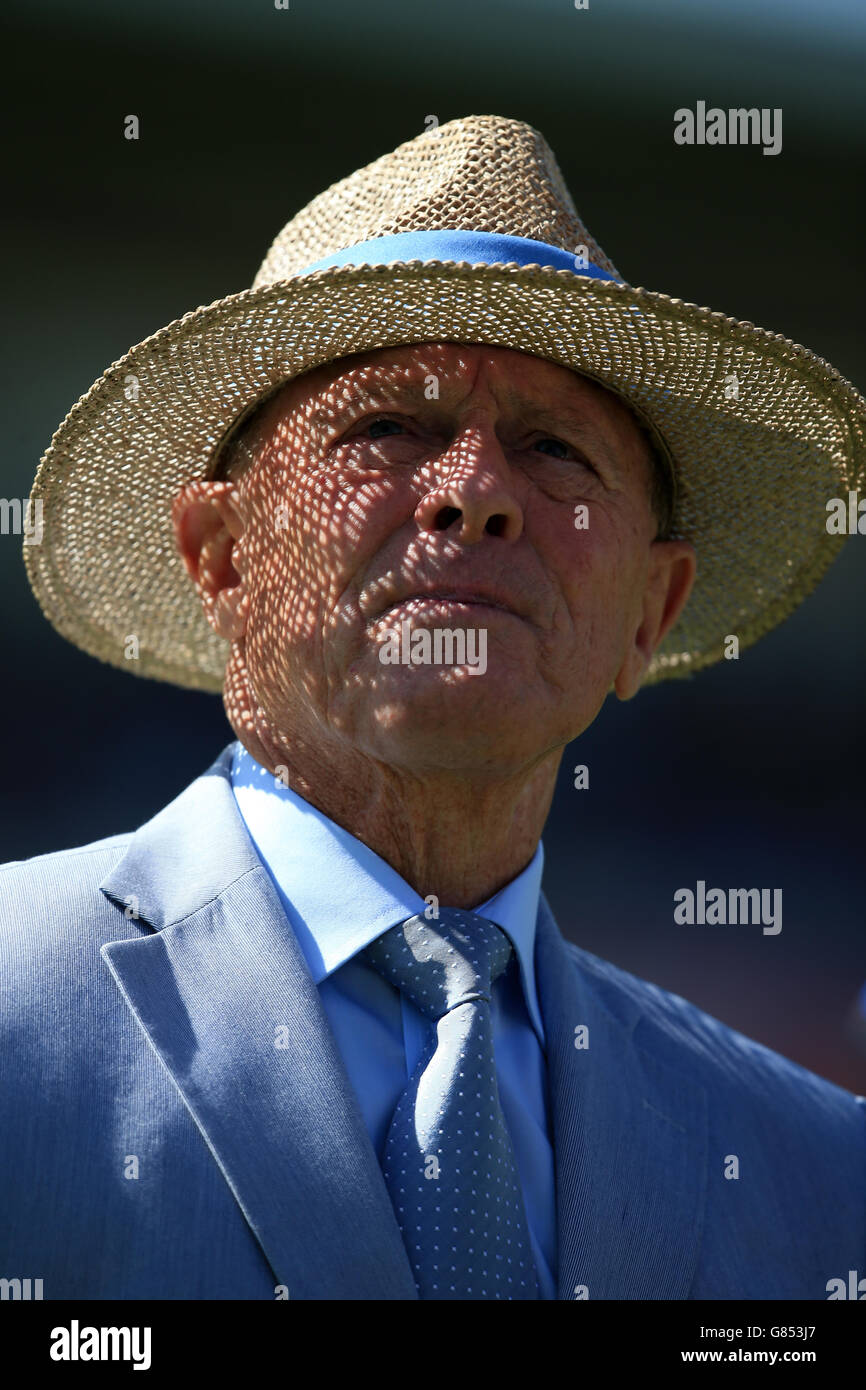 L'ancien batteur d'Angleterre Geoffrey boycott travaillant pour BBC Test Match Special pendant le troisième jour du deuxième Investec Ashes Test à Lord's, Londres. Banque D'Images