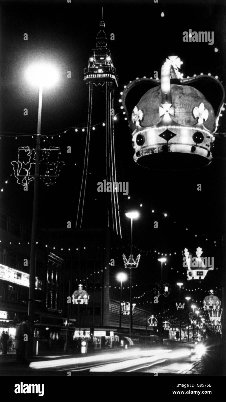 Les illuminations de Blackpool, montrant la tour de Blackpool, qui ont été activées par Earl et la comtesse Spencer. Banque D'Images