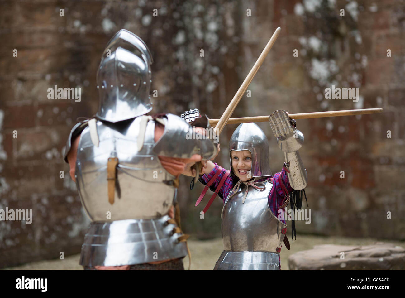 Thea Hunt, 8 ans, de Wordsley, West Midlands, est annoncé comme le tout premier officier exécutif d'enfant de English Heritage au château de Kenilworth, dans le Warwickshire. Banque D'Images