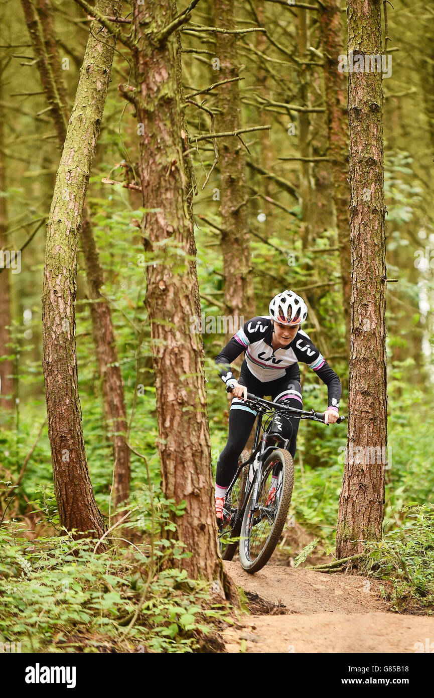 ALLEZ à l'extérieur - Lady Cannings Bike Trail Grand Opening - Sheffield. Annie dernière tentative de la piste cyclable Lady Cannings. Banque D'Images