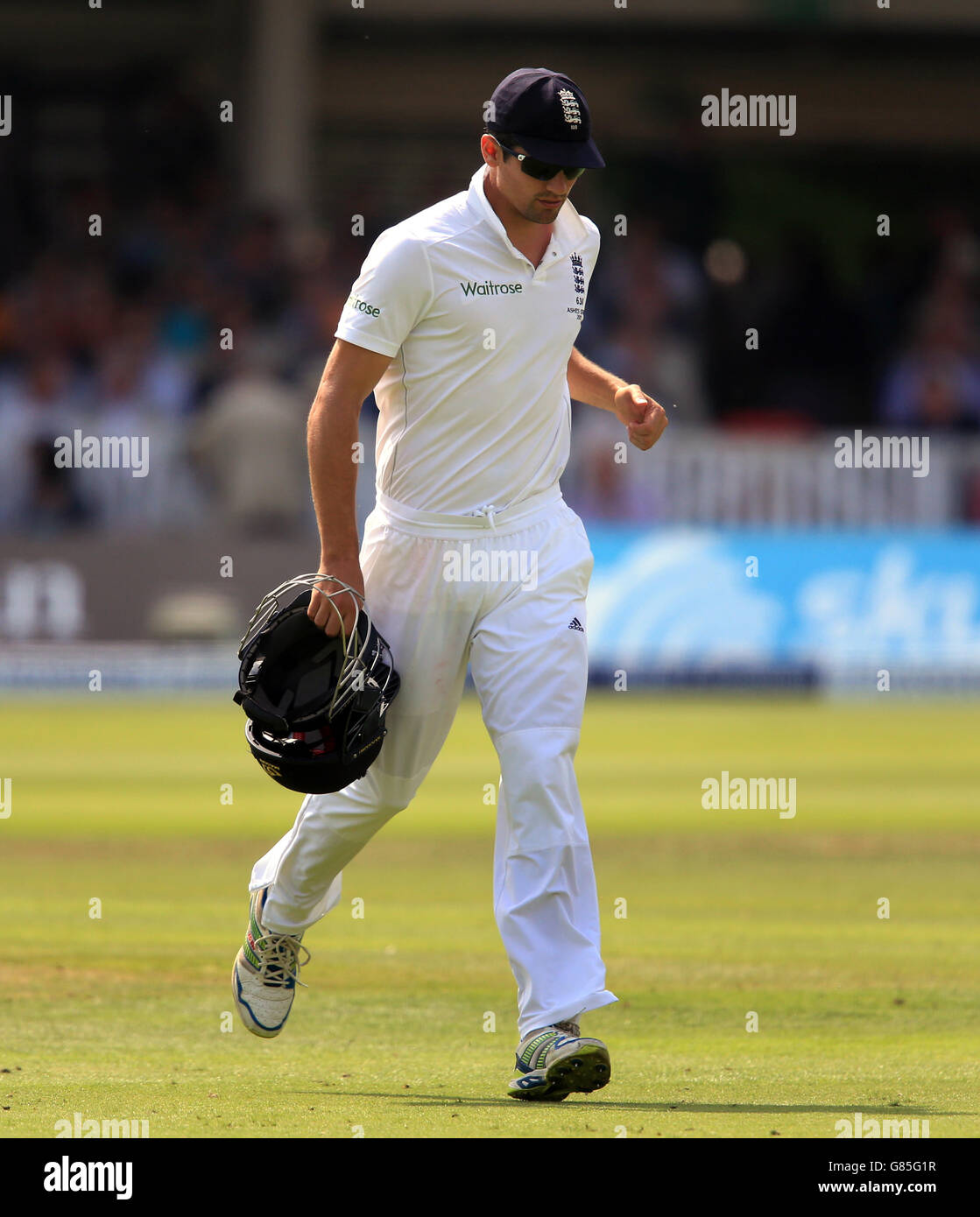 Cricket - deuxième Test Investec Ashes - Angleterre v Australie - première journée - Lord's. Le capitaine d'Angleterre Alastair Cook montre sa déjection Banque D'Images