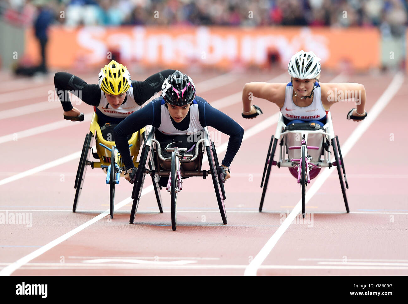 Jade Jones (au centre) sur le chemin du bronze dans le 1500m T54 mène Shelly Woods (à gauche) et Samantha Kinghorn (à droite) pendant le troisième jour des Jeux d'anniversaire de Sainsbury au stade du parc olympique Queen Elizabeth, Londres. Banque D'Images