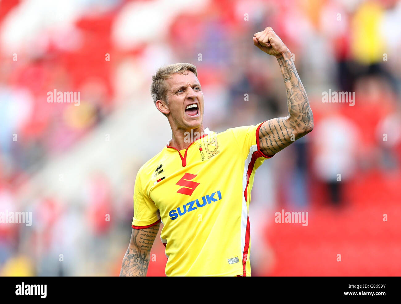 Football - Championnat Sky Bet - Rotherham United / MK dons - AESSEAL New York Stadium.Carl Baker de MK Dons célèbre après le coup de sifflet final Banque D'Images