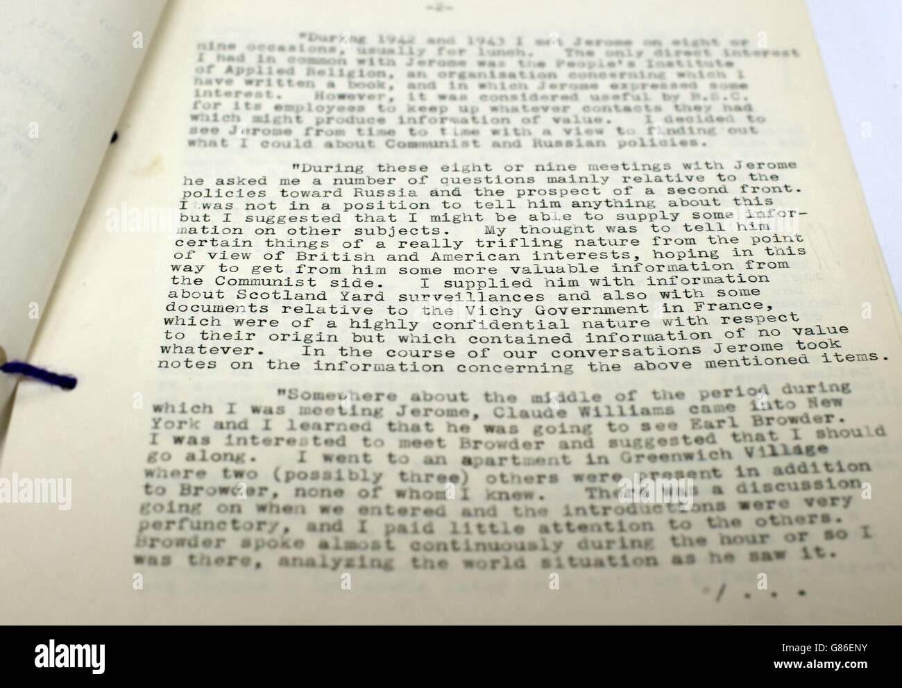 Dossier des Archives nationales de Kew, Londres dans lequel Cedric Belfrage admet avoir espionner les Russes pendant la Seconde Guerre mondiale.Le journaliste britannique qui a travaillé pour le Daily Express a trahi son pays pour devenir l'un des principaux agents soviétiques de la Seconde Guerre mondiale. Banque D'Images