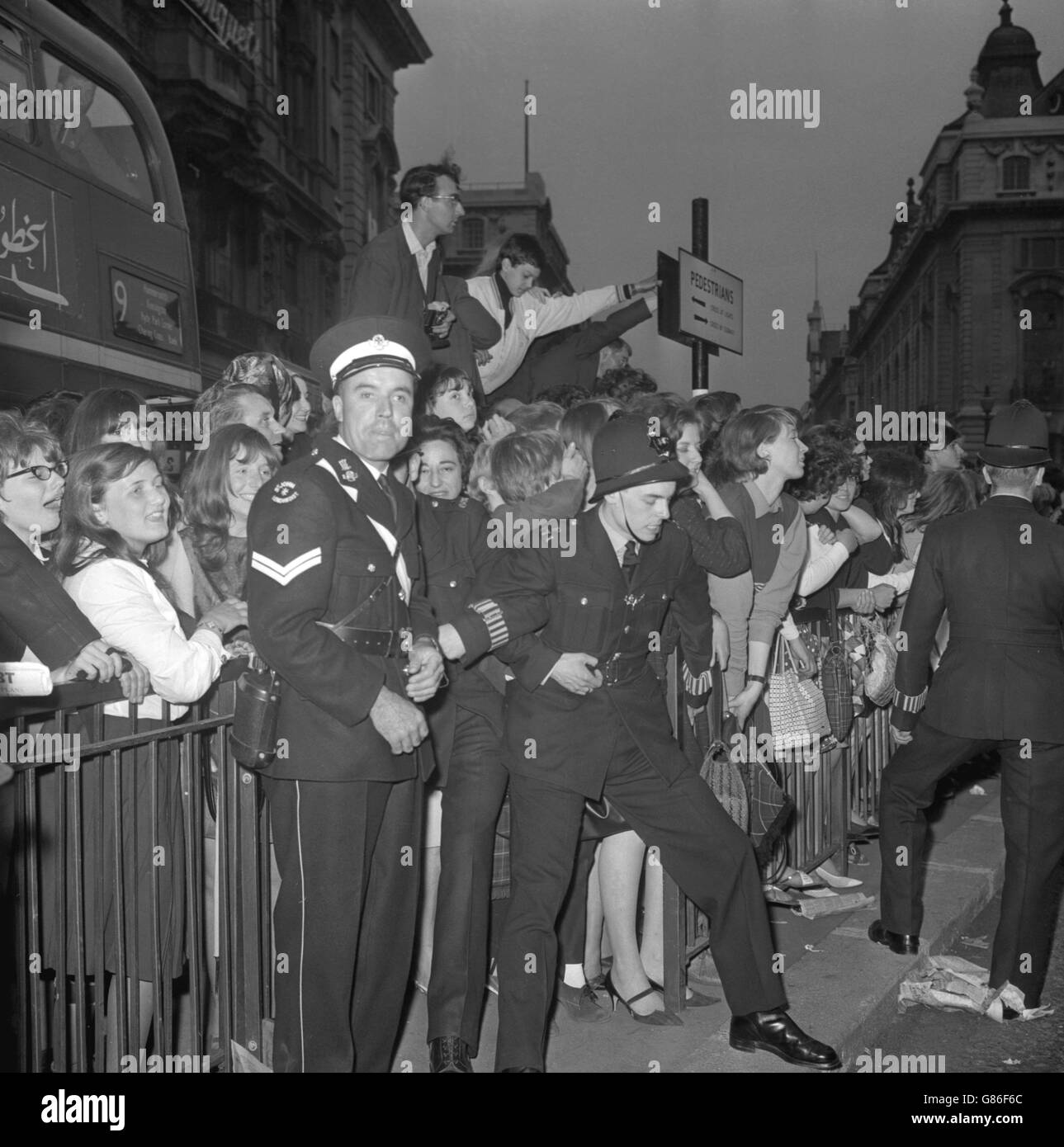 Premiere film - 'un disque's Day Night' - The Beatles - London Pavilion Banque D'Images