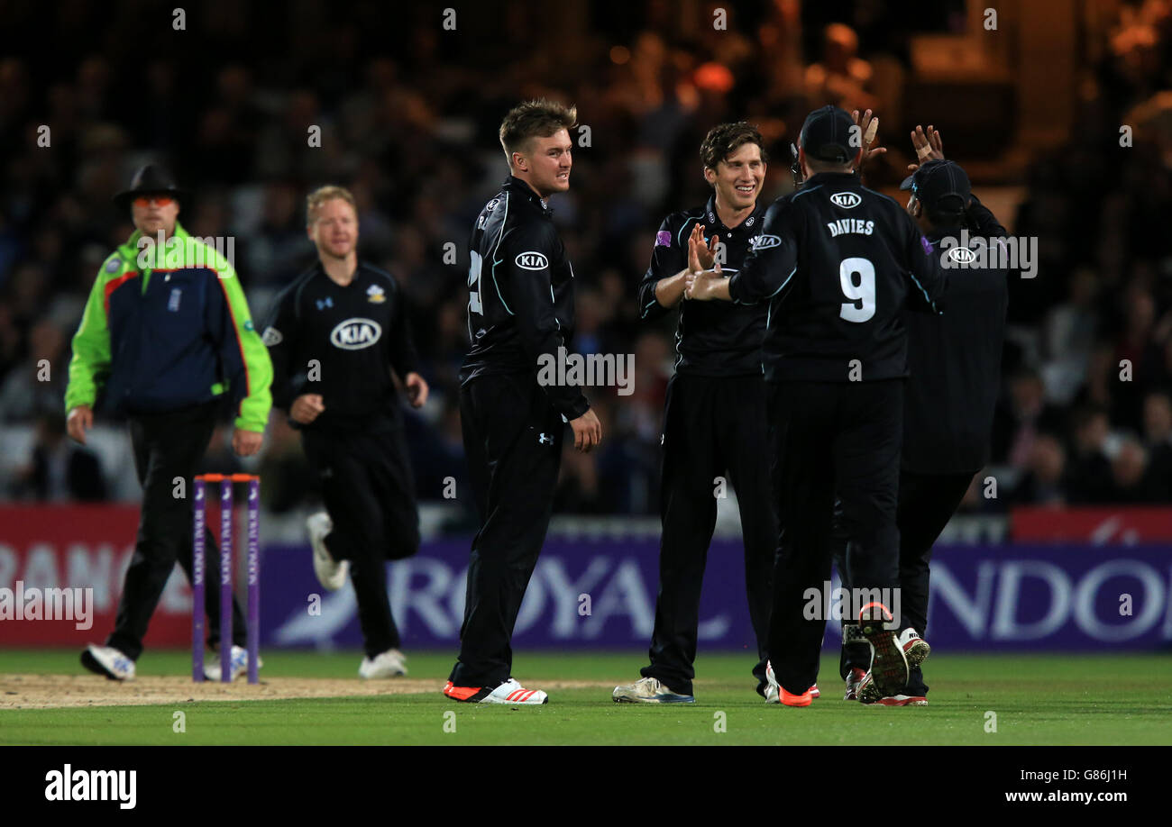 Cricket - Royal London One Day Cup - quart de finale - Surrey contre Kent - The Kia Oval.Zafar Ansari, de Surrey, célèbre le cricket de Sam Billings de Kent pour 3 Banque D'Images