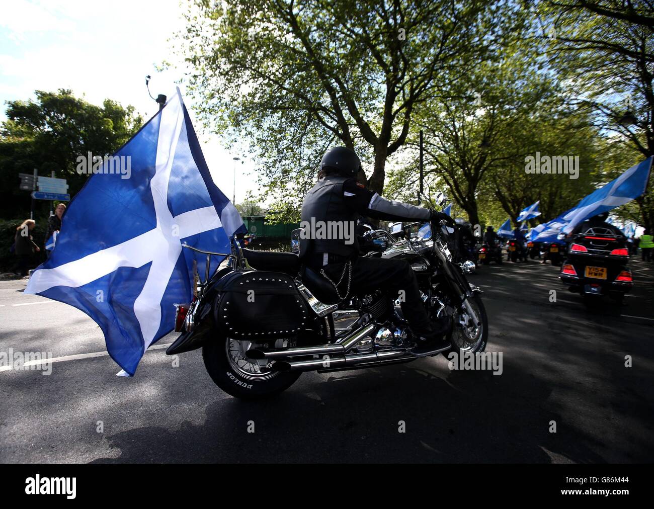 Les membres du public participent à une marche pro-indépendance à Glasgow, de Kelvingrove Oark à Glasgow Green. Banque D'Images