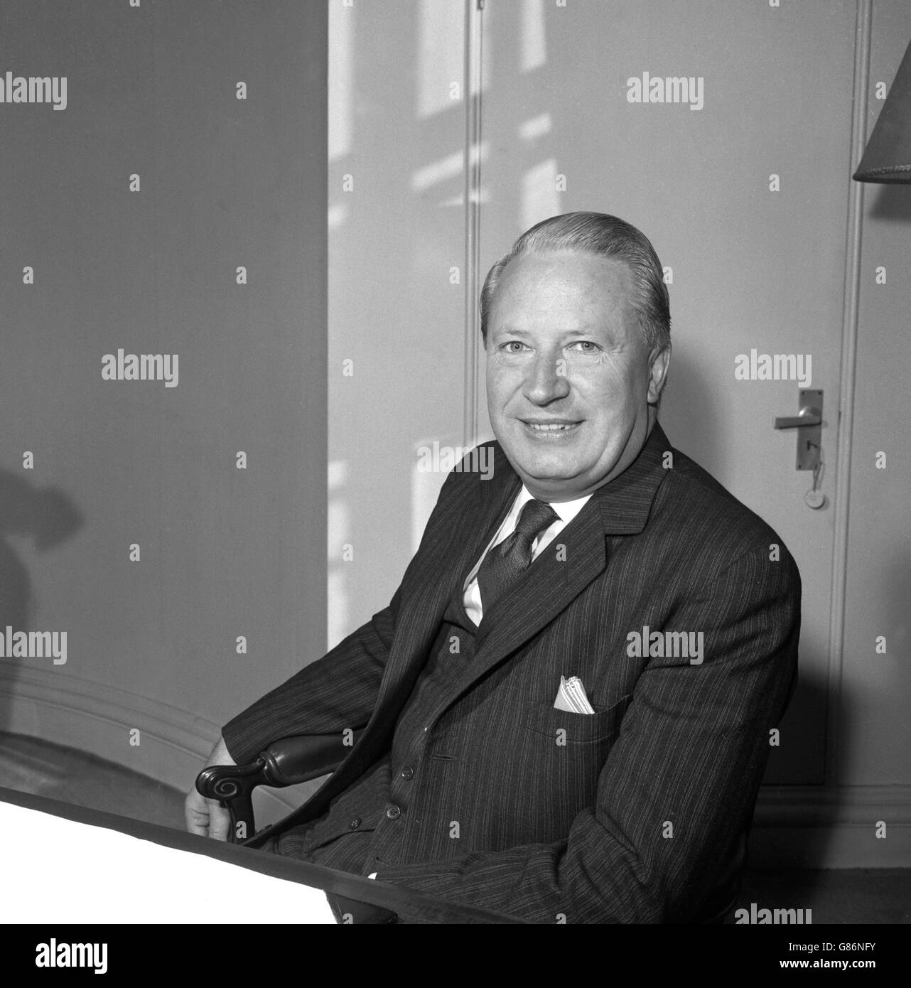 Ancien Lord privé Seal Edward Heath, qui a été nommé secrétaire d'État à l'Industrie, au Commerce et au développement régional et président de la Chambre de commerce, au nouveau Cabinet de Lord Home. Banque D'Images