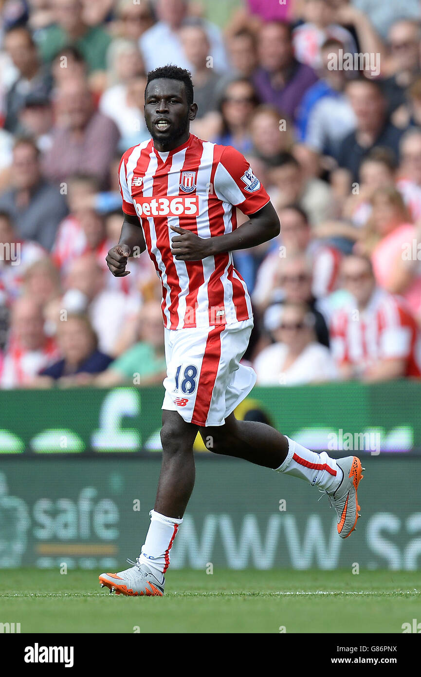 Mme Biram Diouf de Stoke City pendant le match de la Barclays Premier League au stade Britannia, Stoke-on-Trent. APPUYEZ SUR ASSOCIATION photo. Date de la photo: Dimanche 9 août 2015. Voir PA Story FOOTBALL Stoke. Le crédit photo devrait se lire: Martin Rickett/PA Wire. . Aucune utilisation avec des fichiers audio, vidéo, données, listes de présentoirs, logos de clubs/ligue ou services « en direct » non autorisés. Utilisation en ligne limitée à 45 images, pas d'émulation vidéo. Aucune utilisation dans les Paris, les jeux ou les publications de club/ligue/joueur unique. Banque D'Images