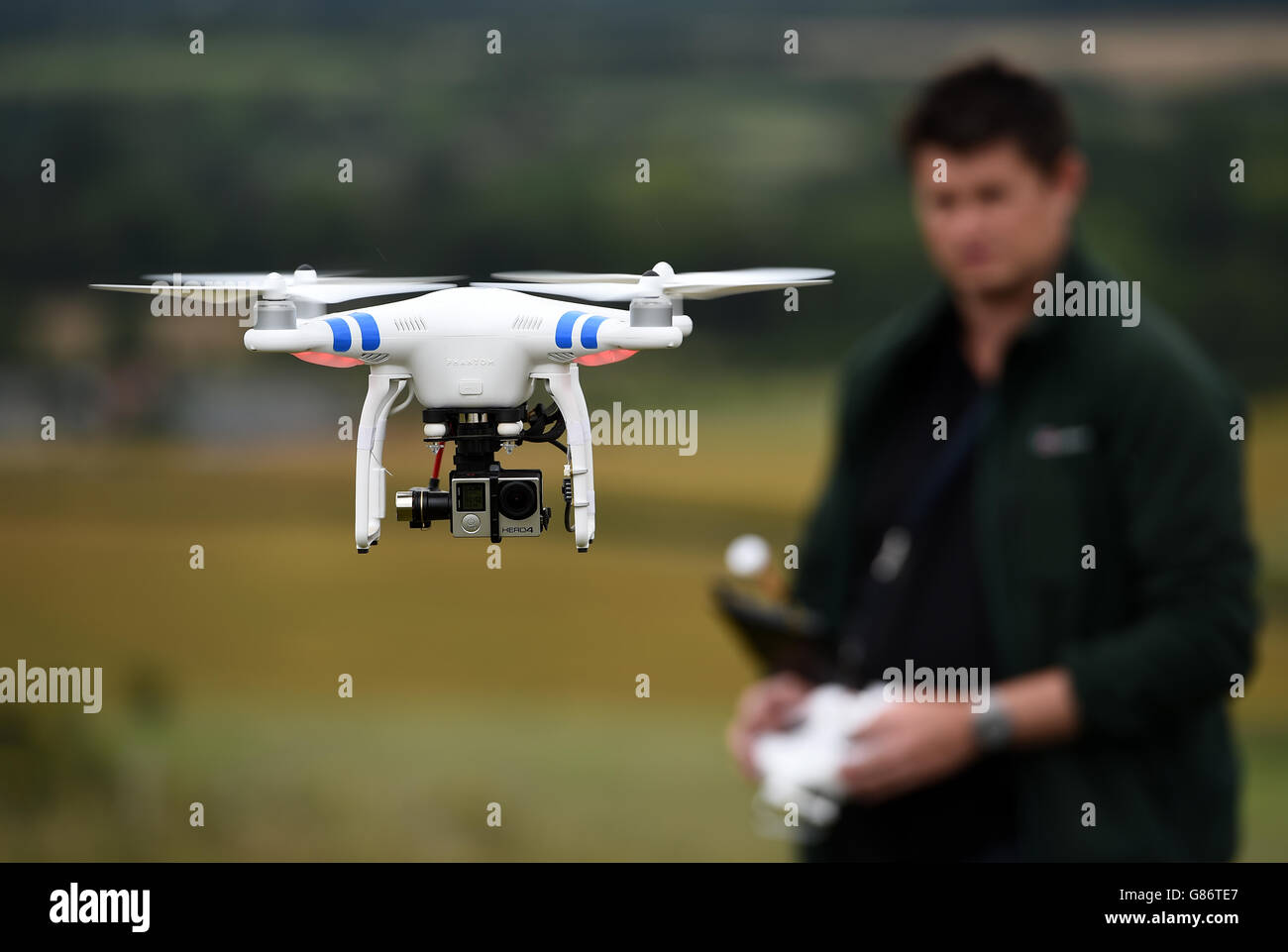 Photo d'un drone Phantom 2 en vol dans le Hampshire. Banque D'Images