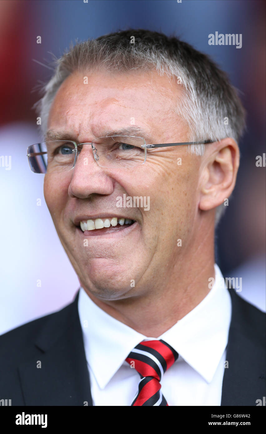 Nigel Adkins, directeur de Sheffield United, sur la ligne de contact avant le match de la Sky Bet League One à Bramall Lane, Sheffield. Banque D'Images